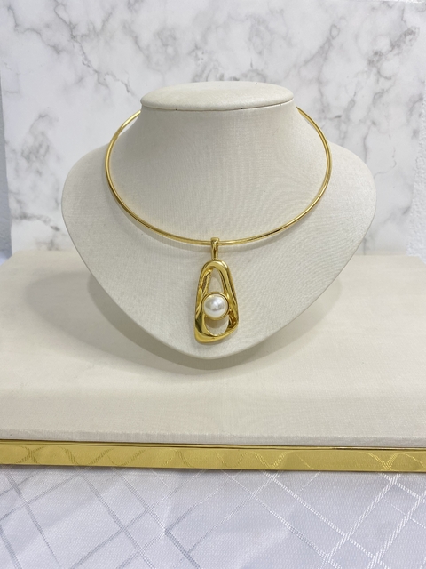 Colar Choker de Aro com Pingente de Pérola