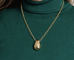 Colar gota lisa