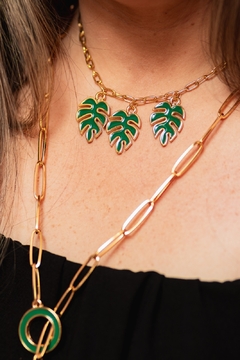 Choker em elos quadrados com folhas verdes, - comprar online