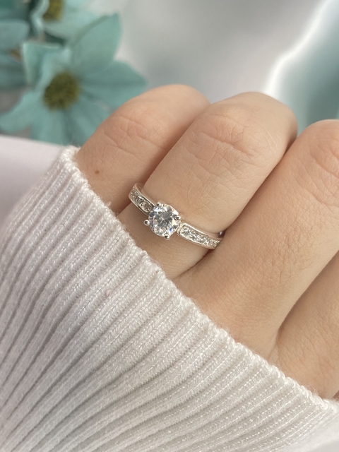 ANEL SOLITÁRIO CRAVEJADO