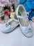 Sapatinho Branco Verniz Com Lacinho e Flor Strass Sku: 0737BC na internet