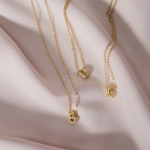 Collar inicial mini globo - comprar en línea