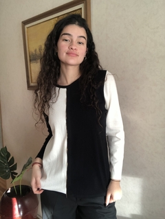 Sweater blanco y negro con detalle de cierre - comprar online