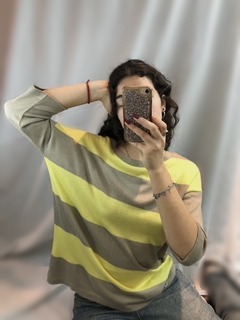 Pullover gris con franjas verdes - comprar online
