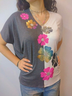 Remeron gris y blanco con flores - tienda online