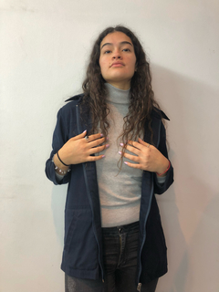 Campera azul en internet