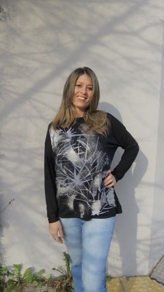 Remera negra estampada - tienda online