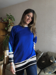 Sweater azul asimétrico