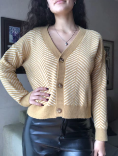 Cardigan estampado mostaza en internet