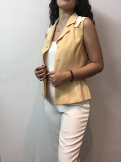 Chaleco amarillo con detalles blancos - Seppia Design
