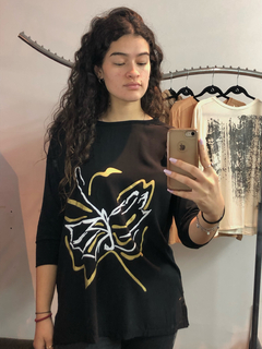 Remera negra estampada - tienda online
