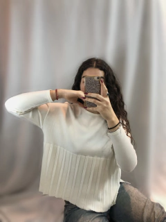 Sweater blanco tableado
