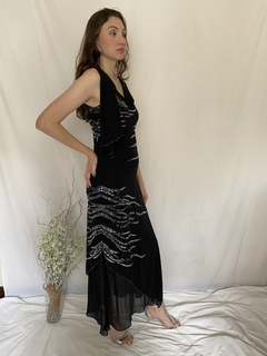 Vestido Preto Com Bordados na internet