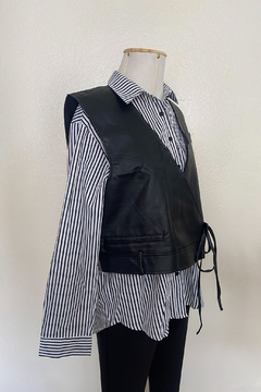 Camisa Listrada Com Colete NOVA - comprar online