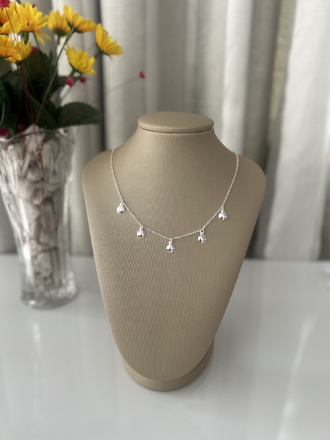 CHOKER COM PINGENTES