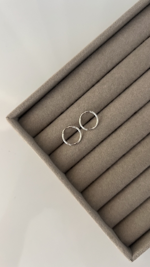 ARGOLA REDONDA LISA - 1,3CM - FECHO TORÇÃO - comprar online