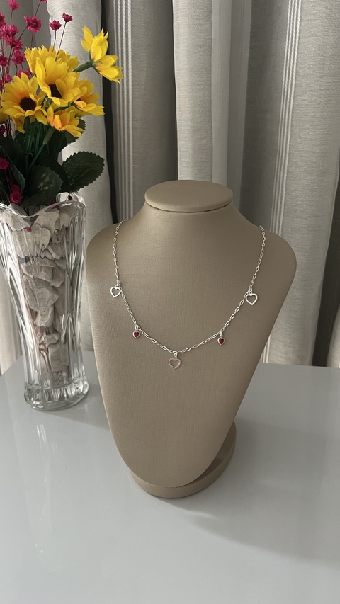 CHOKER CORAÇÃO VAZADO E PONTOS DE LUZ LARANJA - comprar online
