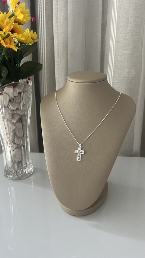 COLAR CRUZ CRISTAL COM CORAÇÕES - comprar online