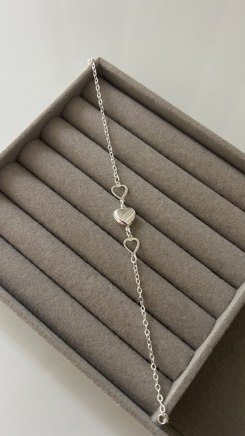 PULSEIRA CORAÇÃO CHEIO COM CORAÇÕES VAZADO - comprar online