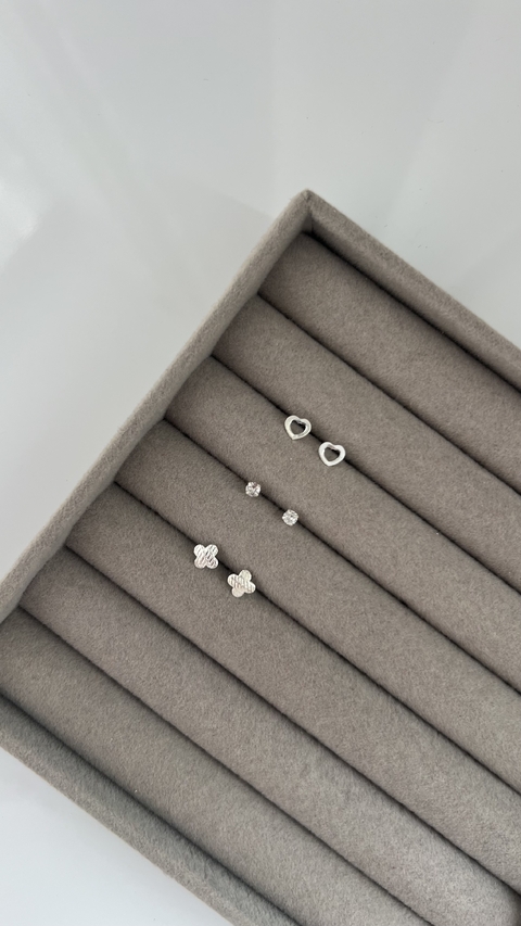 TRIO CORAÇÃO PONTO DE LUZ FLOR RISCADA - comprar online