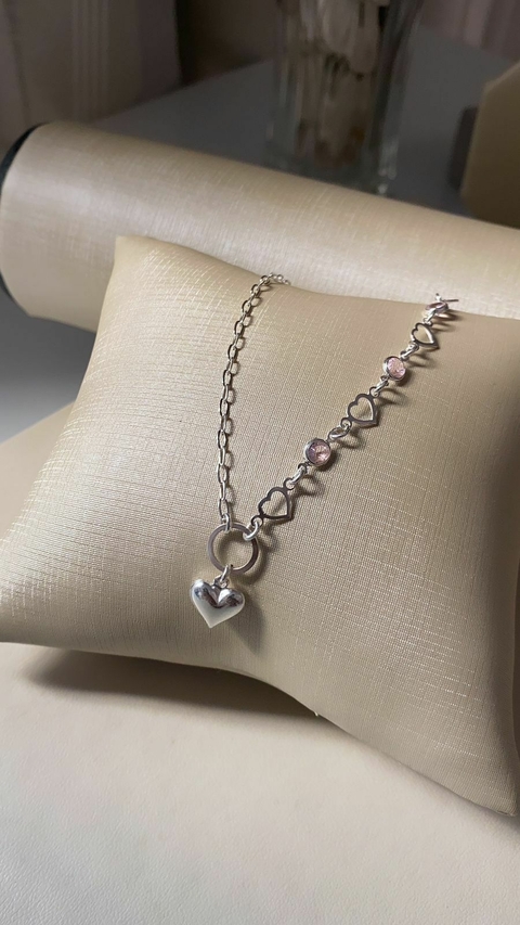 PULSEIRA CORAÇÕES E PONTO DE LUZ ROSA