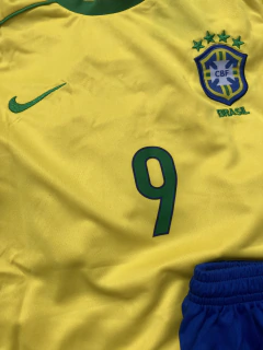 Brasil 1998 - Ronaldo #9 - Niño en internet
