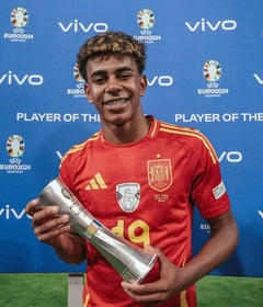 España 2024 - Lamine Yamal #19 - El último 10 podcast
