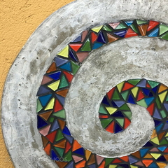 Mandala em mosaicos - Koru - comprar online