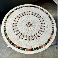 Mesa de mosaico em mármores - "Mare Prisma" na internet