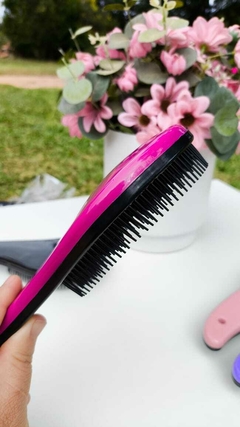 Escova Mágica Desembaraçadora de Cabelo na internet