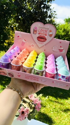 Love Lip Balm Lua e Neve na internet