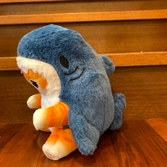 Peluche de Gato -Naranja Con Disfraz De Tiburón -25cm- en internet