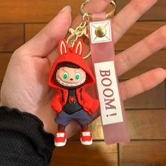 Llavero de Goma de Labubu -Con Capucha Rojo Tira Boom - comprar online