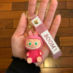Llavero de Goma de Labubu -Rosa Sentada Tira Boom - comprar online