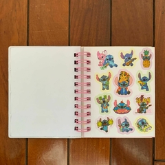 Libro tapa dura con agua adentro y brillo de Stickers de Stitch - Al Azar - - tienda online