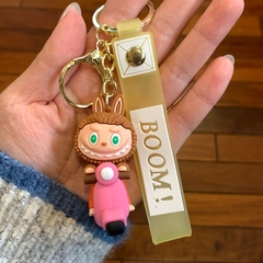 Llavero de Goma de Labubu - Marrón Clarito Con Moto Rosa - comprar online