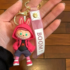 Llavero de Goma de Labubu -Con Capucha Fusia Tira Boom - comprar online