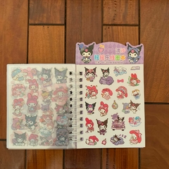 Libro tapa dura con agua adentro y brillo de Stickers de Sanrio - Al Azar - - tienda online