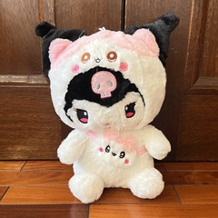 Peluche de Kuromi - Con Pijama y Carterita Rosa- 35cm - comprar online