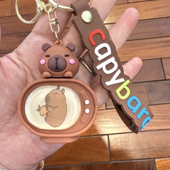 Llavero de Goma con Luz - Capibara Fruta en la mano - comprar online