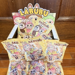 Paquetito de Sorpresa de Labubu -Trae 3 Cartas y 1 Muñequito- - comprar online