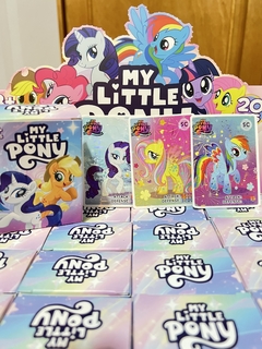 Cajita de Sorpresa de My Little Pony - Trae 3 Cartas y 1 llaverito - - comprar online