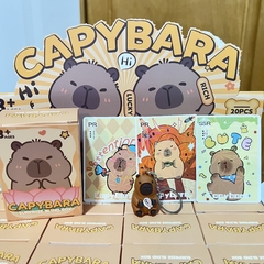 Cajita de Sorpresa de Capybara - Trae 3 Cartas y 1 Llaverito - comprar online