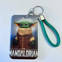 -*Portasube con Soga de Baby Yoda - Pensante