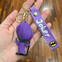**Llavero de Goma de Joker con Traje y Boina Violeta - comprar online
