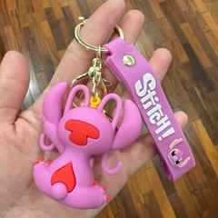Llavero de Goma de Stitch Violeta - Guiñando el Ojo - comprar online
