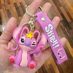 Llavero de Goma de Stitch Violeta - Guiñando el Ojo