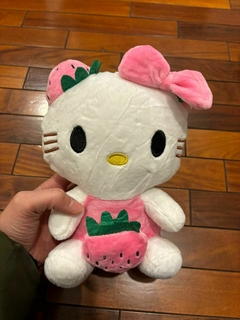 *Peluche de Hello Kitty - Rosa con Frutilla - 20cm-