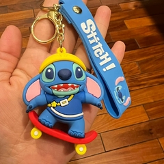 Llavero de Goma de Stitch - Sobre Skate (1)