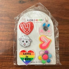 [6] Pins para Crocs x 6 De Conejito , Obeja y Corazon